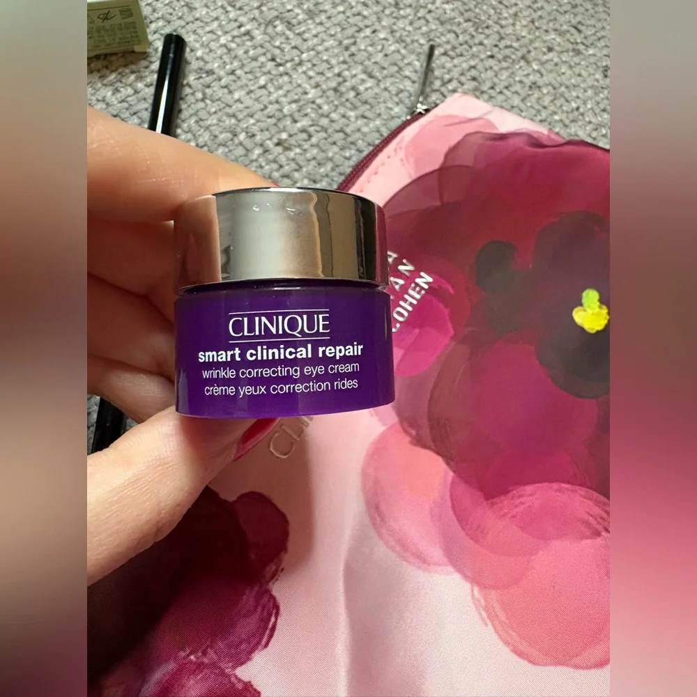 Clinique Luxury Sample Set + Jonathan Cohen Designer Floral Pouch - Picture 6 of 13